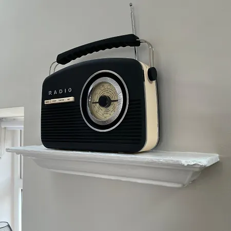 Tatil Evi Teach Charlie Anne